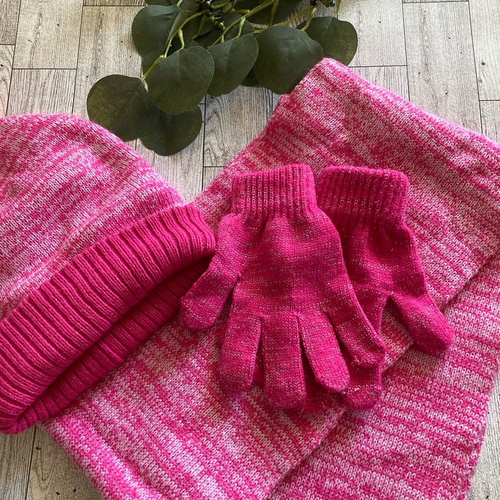 Hay, Scarf, Gloves Set